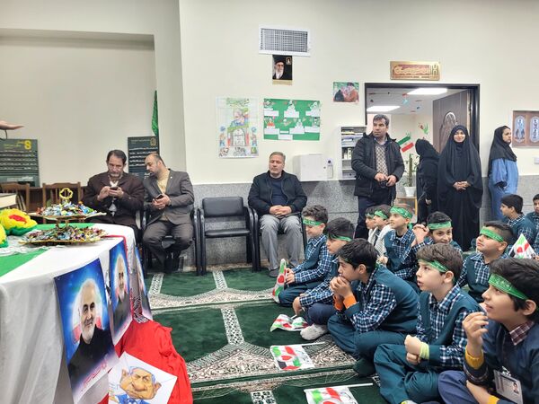 بزرگداشت حماسه ۹ دی در مدرسه نور ایمان منطقه پردیس 