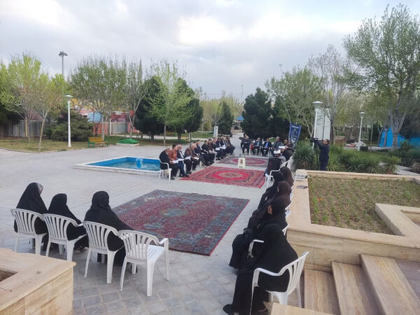 محفل جزء‌خوانی قرآن کریم در بوستان‌های قم