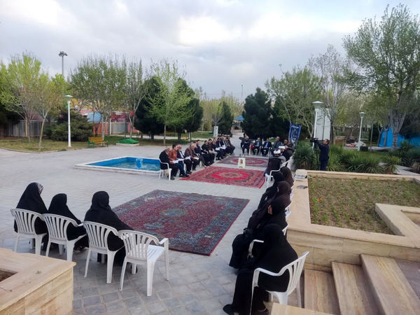 محفل جزء‌خوانی قرآن کریم در بوستان‌های قم
