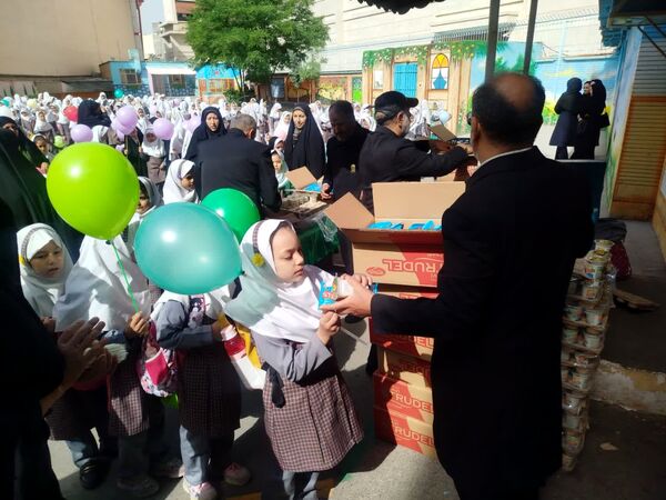 حضور خادمین  آستان قدس رضوی در دبستان ۲۲ بهمن ناحیه ۵ مشهد