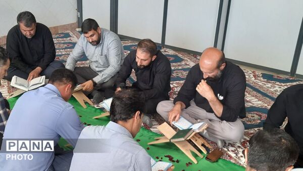 محفل ختم سوره یاسین هدیه به روح رهبر شهید انقلاب اسلامی