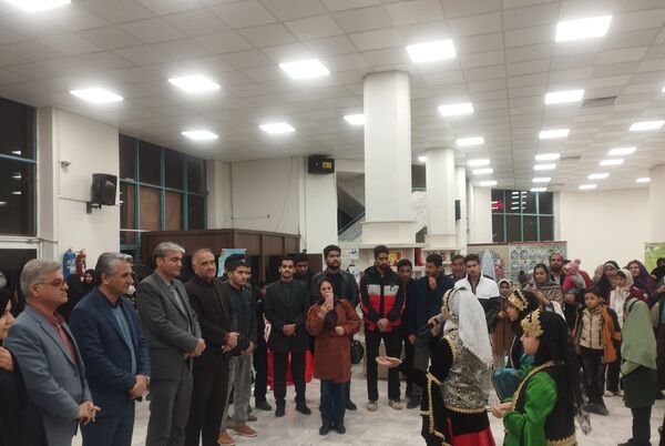 نمایشگاه  آثار پژوهشی وفن آوری در فرهنگسرای سیمرغ