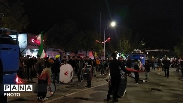 دسته عزاداری روستای همت آباد زمانی در مراسم چهلم رهبر شهید و شهدای میناب در حسینیه امام 