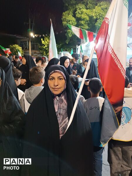 حضوری شبانه با پرچم پرافتخار ایران