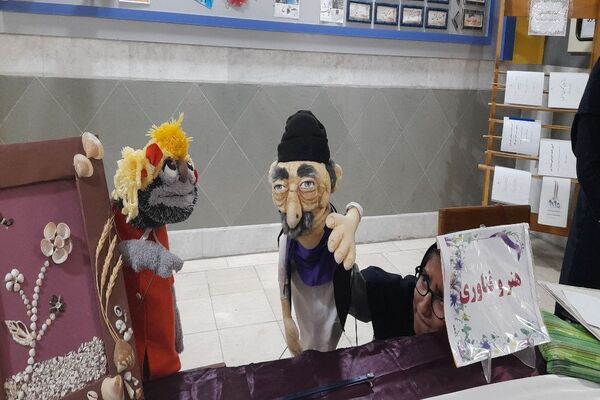 مراسم تجلیل از همیار معلم‌های نمونه دبیرستان آرمیتا مصلی نژاد