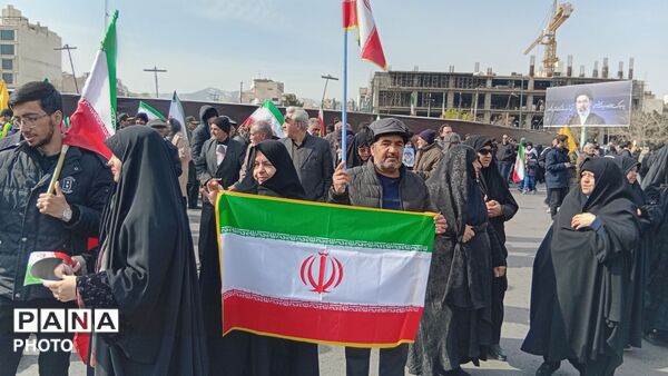 ما تا آخر ایستاده ایم