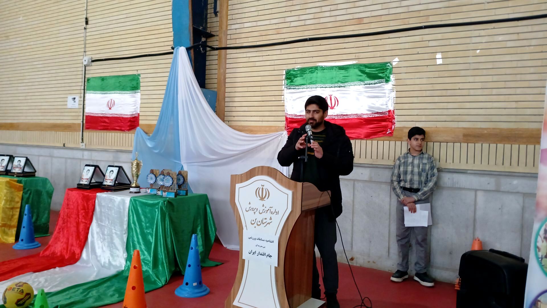 مسابقات فوتسال جام اقتدار با نیت گرامیداشت یاد ۳۴ دانش‌آموز شهید برگزار می‌شود