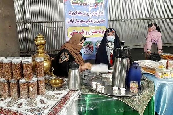 برپایی نمایشگاه دستاورهای دانش‌آموزان منطقه کهریزک 