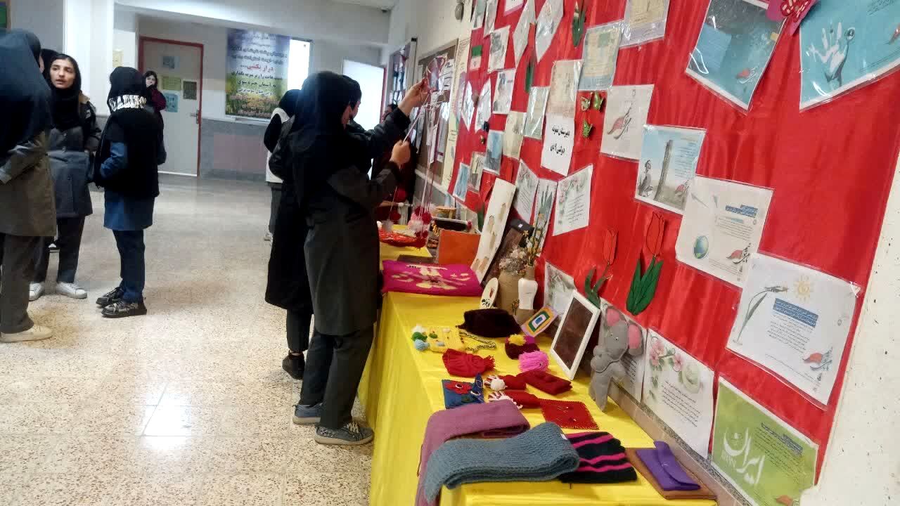 نمایشگاه مدرسه انقلاب در دبیرستان نمونه دولتی 9 دی یاسوج