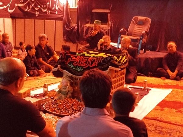 برپایی سفره حضرت رقیه(ص) در حسینه حسینی روستای رزق آباد شهرستان کاشمر