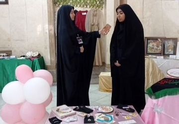 نمایشگاه آثار هنری دانش آموزان دبیرستان ایزدی قم