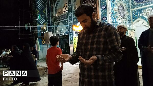 حضور پر شور مردم نیشابور در آرامگاه بی بی شطیطه
