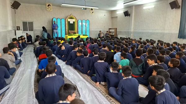 برگزاری جشنوارهٔ کاهو و سکنجبین در دبستان پسرانهٔ پاسداران یزد