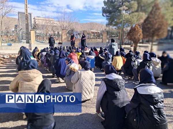 آموزش تعالیم عملی بسیج آمادگی‌دفاعی پایه نهم