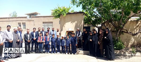معلم شهید، آبروی محله 
