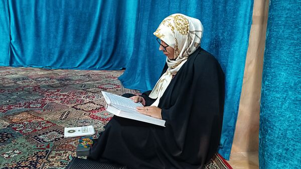 جشن میلاد حضرت زینب(س) با حضور پرشور مردم یاسوج در حرم امامزاده عبدالله(ع) 