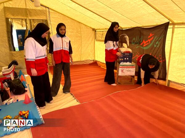 خدمت بی‌وقفه امدادگران هلال‌احمر به زائران