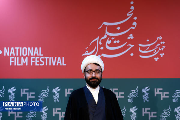 نشست نقد و بررسی فیلم «غوطه‌ور» در چهل و چهارمین جشنواره ملی فیلم فجر