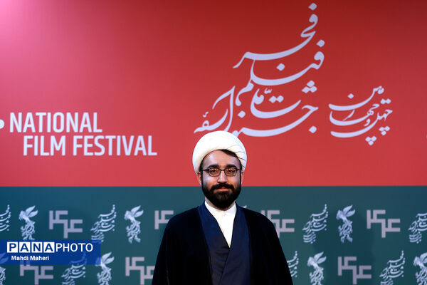 نشست نقد و بررسی فیلم «غوطه‌ور» در چهل و چهارمین جشنواره ملی فیلم فجر