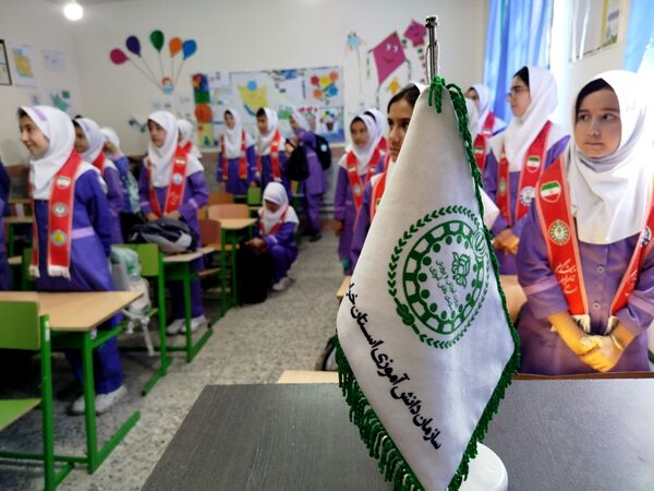 بازدید ارزیاب کشوری سازمان دانش‌آموزی در مدارس تمام پیشتاز شهرستان فاروج