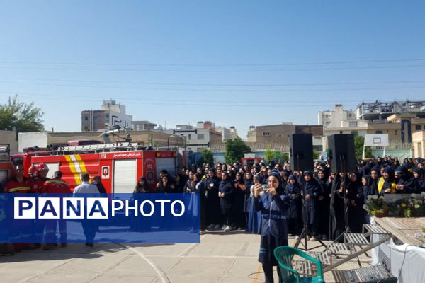 برگزاری مانور زلزله در مدارس ناحیه 4 شیراز 