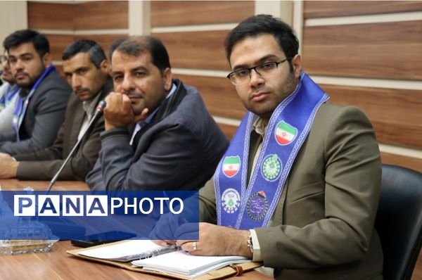 نشست مشاور وزیر در امور تشکل‌های دانش‌آموزی با کارشناسان سازمان دانش‌آموزی استان خراسان رضوی