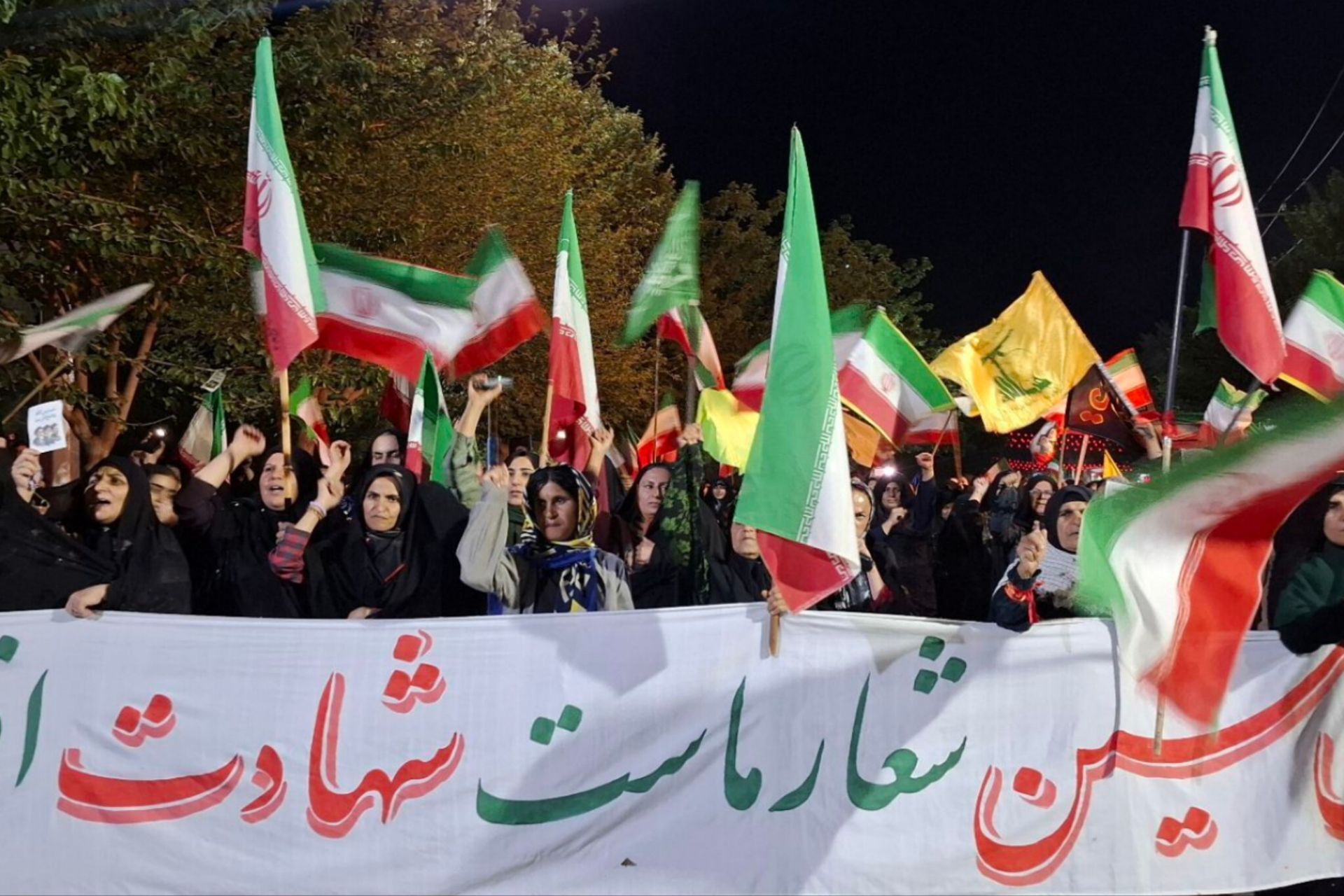 طوفان مردم لردگان در میدان؛ لبیک به ندای ولایت