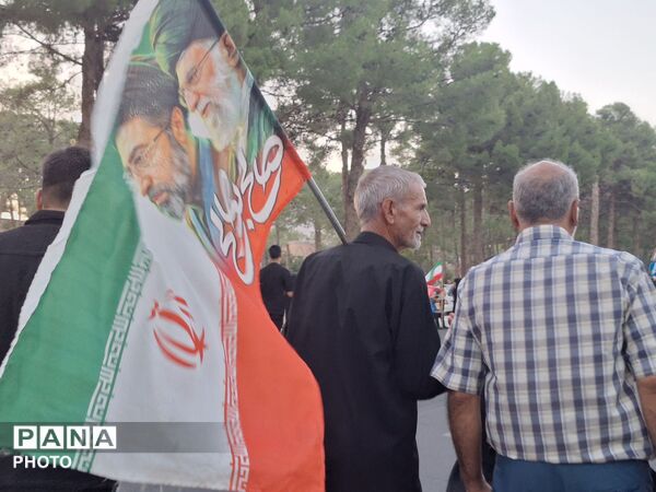 از پرچم ایران تا قاب شهدا؛ روایت دلدادگی در مسیر حسینی