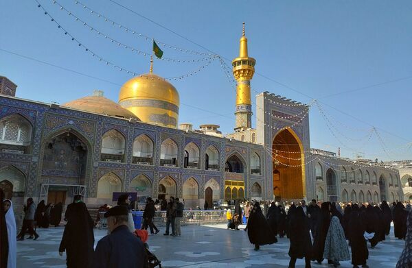 دختران ملاردی در اردوی سیاحتی زیارتی مشهد 