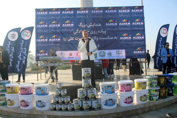 پیاده‌روی خانوادگی در بوشهر