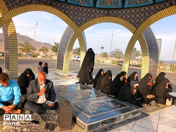 قرائت زیارت آل یاسین در جوار مزار شهدای گمنام