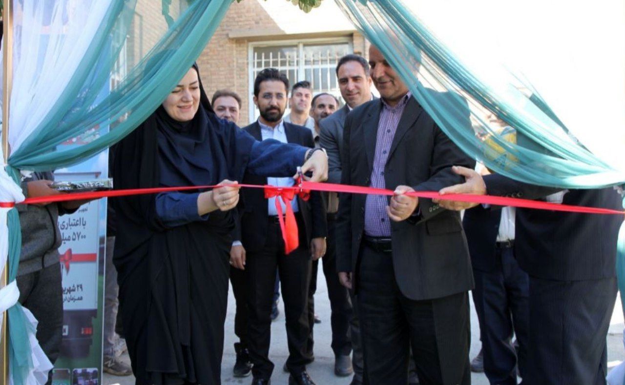 چمن مصنوعی هنرستان ماندگار وحدت تبریز در قالب طرح «میدان همدلی» به بهره برداری رسید