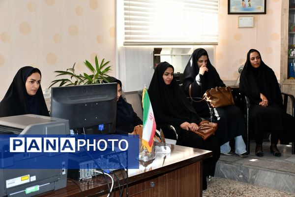 حضور امام جمعه، فرماندار و مدیر آموزش پرورش مه ولات در مدارس شهرستان