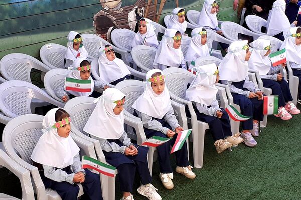 جشن شکفتن غنچه‌ ها، در دبستان مهرتابان بهارستان دو
