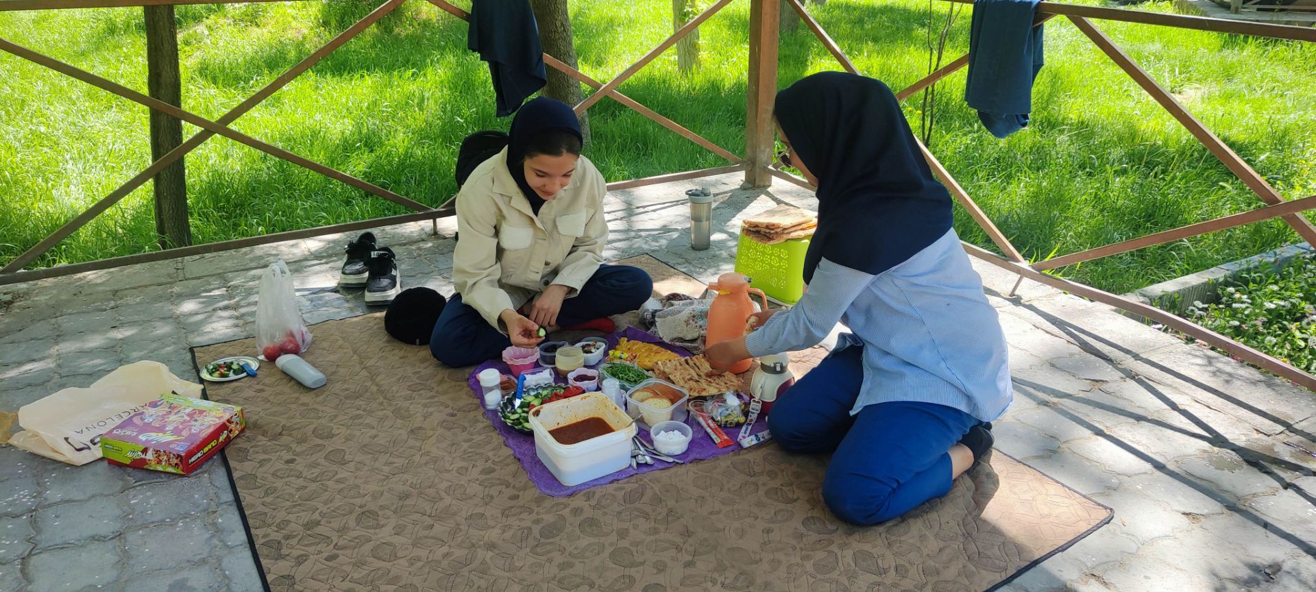 اردوی صبحانه سلامت مدرسه دخترانه ضحی۲ در پارک جنگلی شیروان