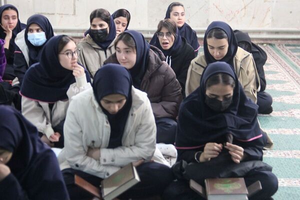 افتتاحیه محفل انس با قرآن‌کریم در دبیرستان جوادالائمه بهارستان‌دو