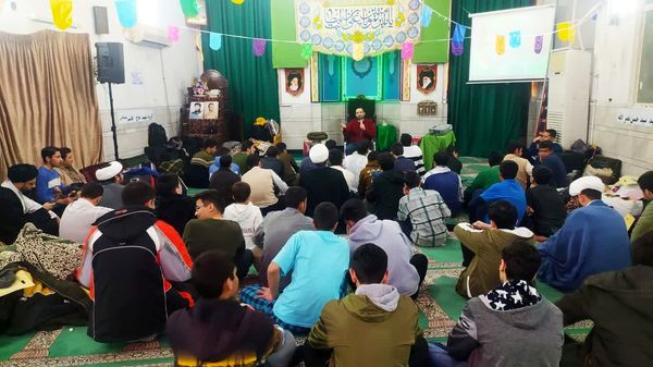 حلقه‌های معرفتی دانش‌آموزان معتکف دبیرستان ماندگار امام صادق(ع) قم