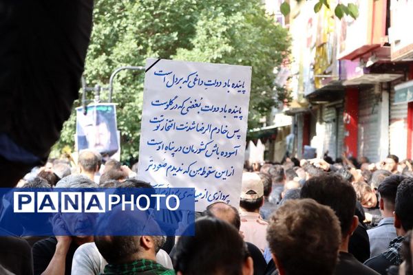 سیل خروشان زائران و مجاوران رضوی در مراسم تشییع پیکر شهدای خدمت