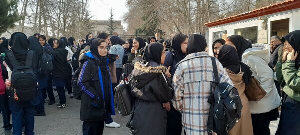 برگزاری اردوی دانش‌آموزان دبیرستان فرزانگان استعداد درخشان ملارد به کاخ سعدآباد