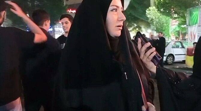 شب شهادت شهید بهشتی همزمان با تجمعات شبانه، در میدان ابن سینا 