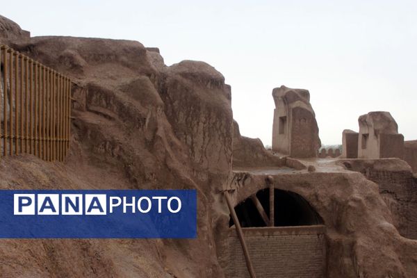 ارگ باران زده و بویِ نم کوچه‌های کاهگلی