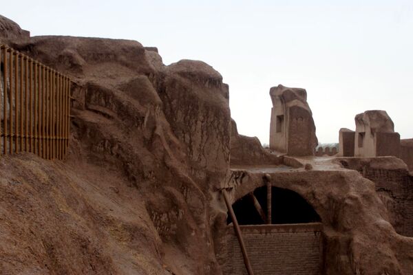 ارگ باران زده و بویِ نم کوچه‌های کاهگلی