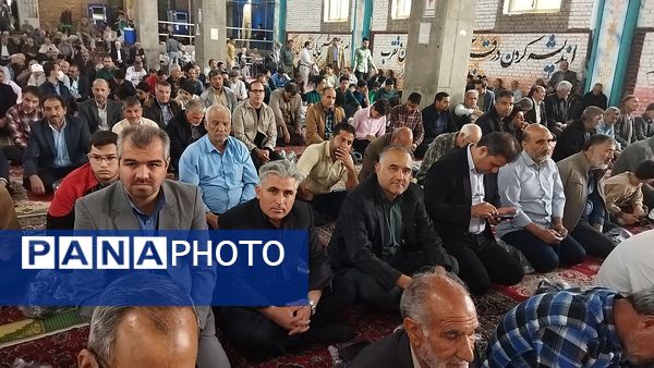 برگزاری نماز جمعه در آغاز هفته بسیج دانش آموزی با حضور دانش آموزان بسیجی نیشابور