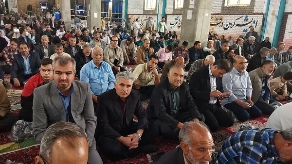 برگزاری نماز جمعه در آغاز هفته بسیج دانش آموزی با حضور دانش آموزان بسیجی نیشابور