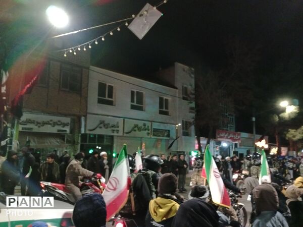 راهپیمایی شبانه در شهرستان باخرز