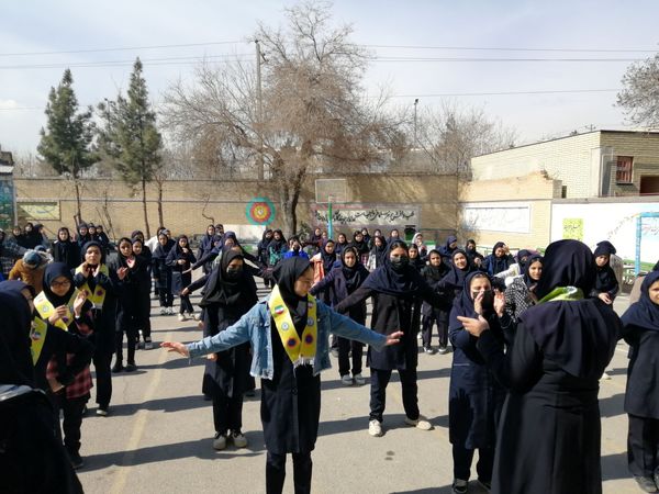 اجرای طرح همنوا در دبیرستان دخترانه نوید ناحیه پنج مشهد