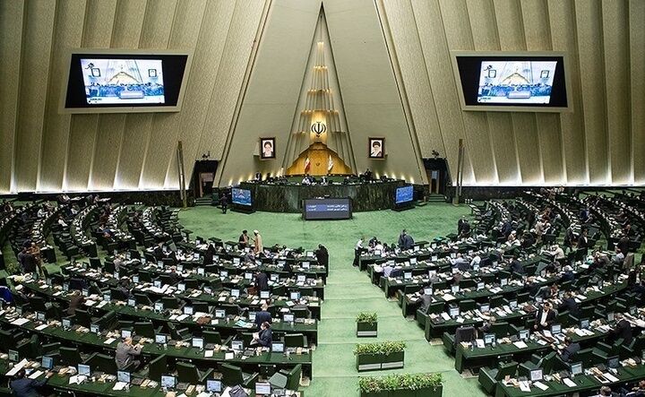 عضو هیات رئیسه مجلس توقف ابلاغ قانون عفاف و حجاب را تایید کرد