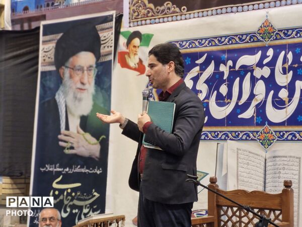 محفل انس با قرآن به یاد رهبر شهید در گلوگاه 