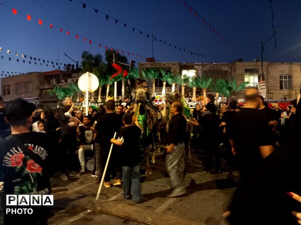 همراهی هیات زینب کبری(س) با کاروان نمادین اسرای کربلا