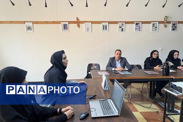 کارگاه آموزشی «مهارت‌های برقراری ارتباط با نوجوان » در هنرستان قدس ناحیه دو شهرری 